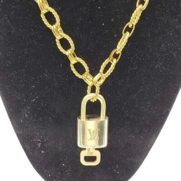 100% Auth Louis Vuitton Lock & Key with Gold Plated Gold Chain Necklace - Picture 5 of 7